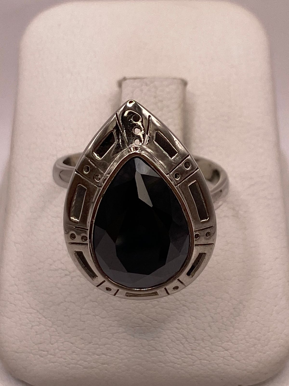ANILLO AJUSTABLE DE PLATA LEY 925 CON ZIRCONIA NEGRA EN FORMA DE GOTA