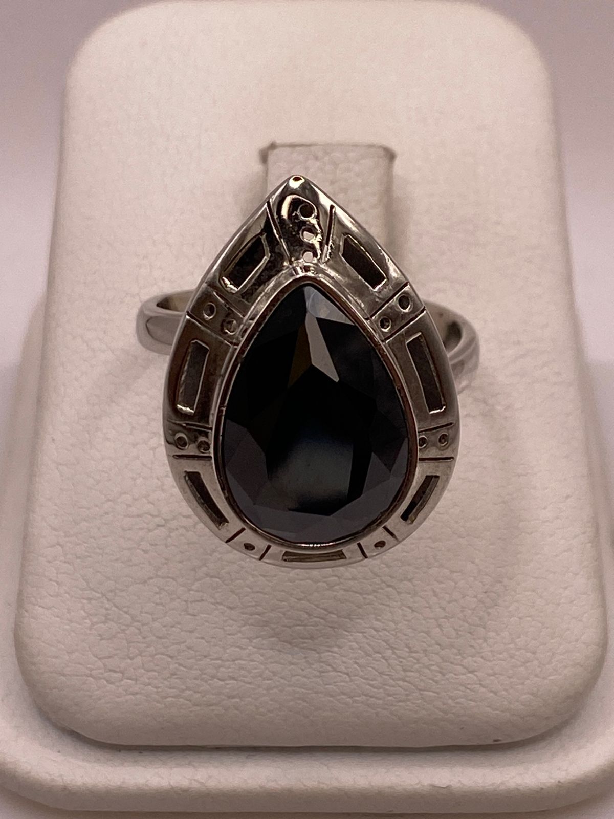 ANILLO AJUSTABLE DE PLATA LEY 925 CON ZIRCONIA NEGRA EN FORMA DE GOTA