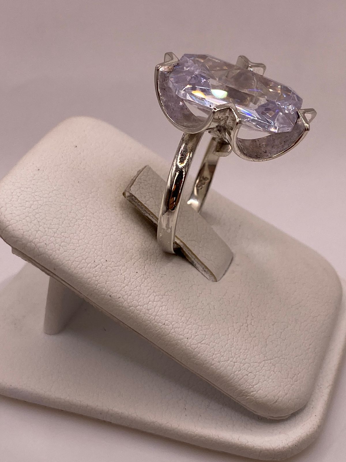Anillo Ajustable de Plata Ley 925 con Zirconia Rectangular