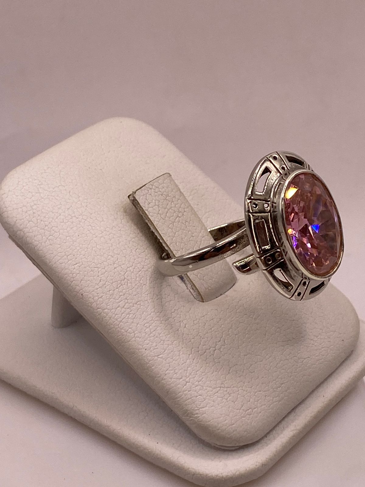 Anillo Ajustable de Plata Ley 925 con Zirconia Rosa Ovalada