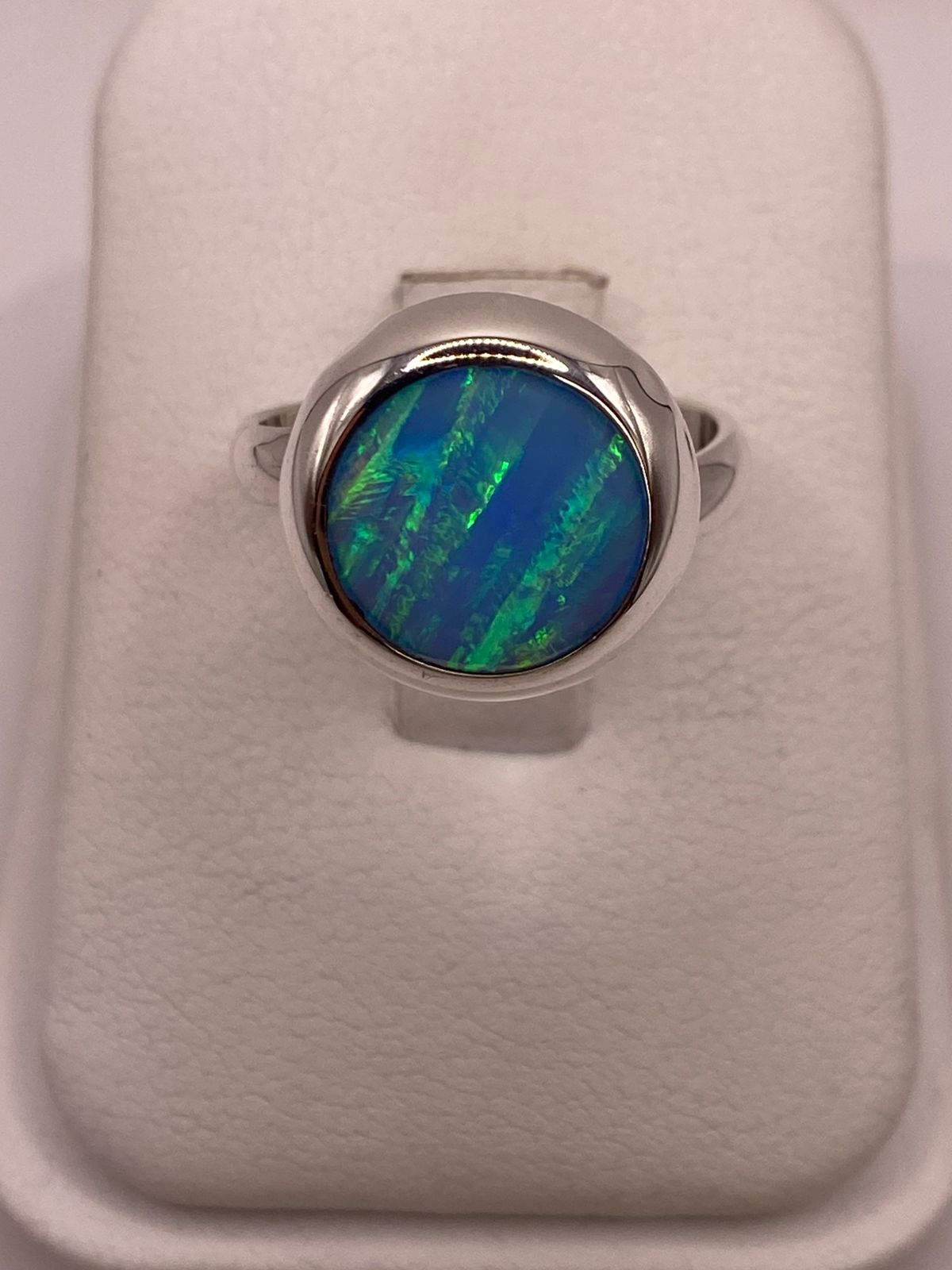Anillo Ajustable de Plata .925 con Ópalo de Fuego Azul-verde Diseño Moderno