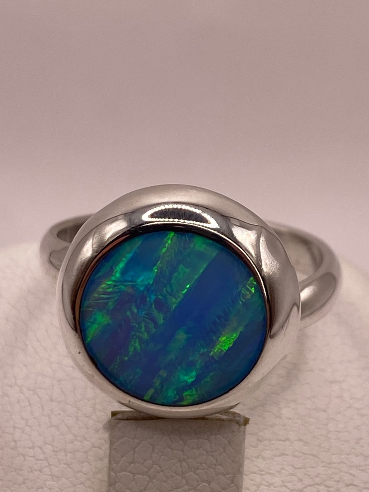 Anillo Ajustable de Plata .925 con Ópalo de Fuego Azul-verde Diseño Moderno