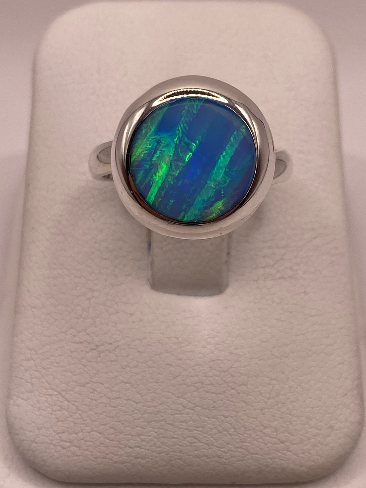 Anillo Ajustable de Plata .925 con Ópalo de Fuego Azul-verde Diseño Moderno