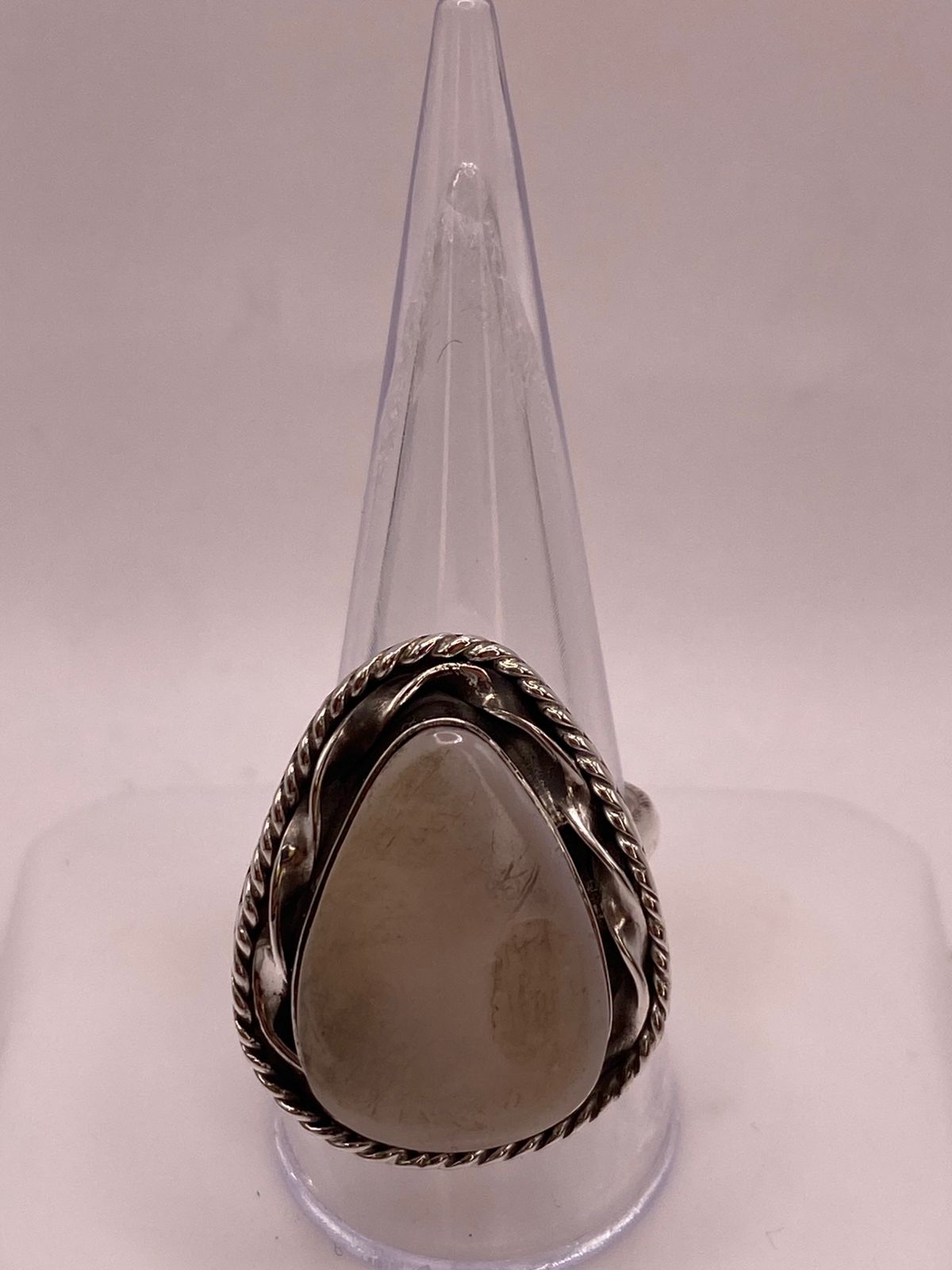 Anillo Ajustable de Plata 925 con Piedra Jade Marfil