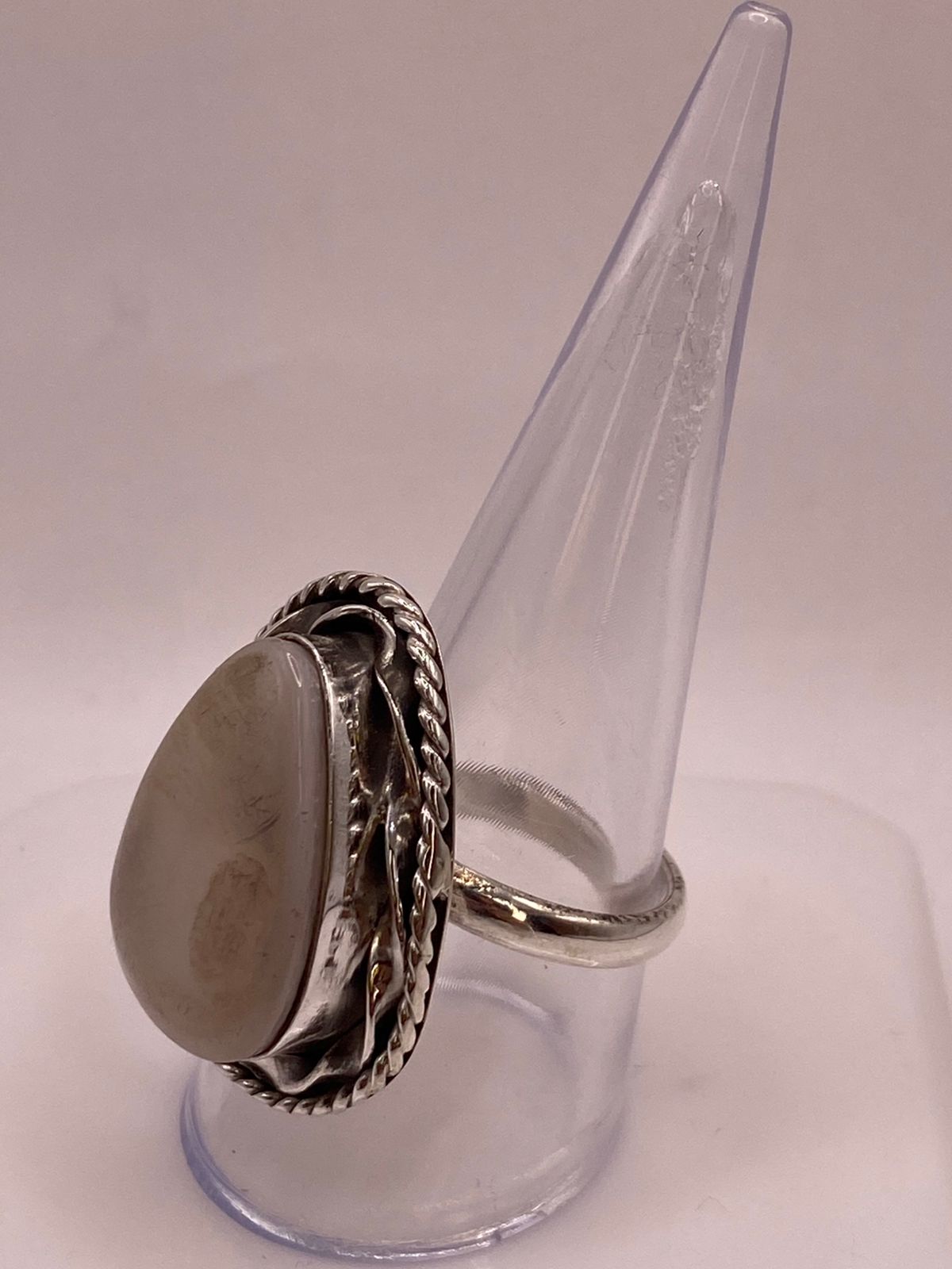 Anillo Ajustable de Plata 925 con Piedra Jade Marfil