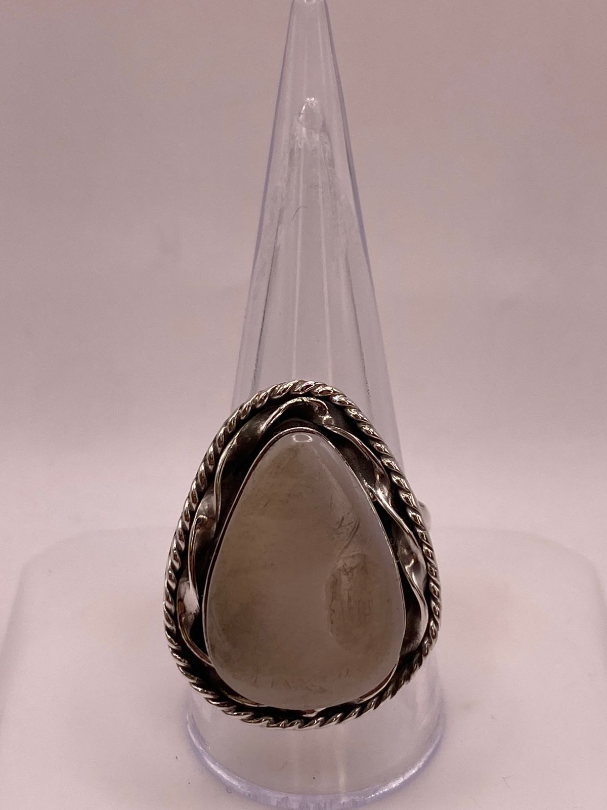 Anillo Ajustable de Plata 925 con Piedra Jade Marfil