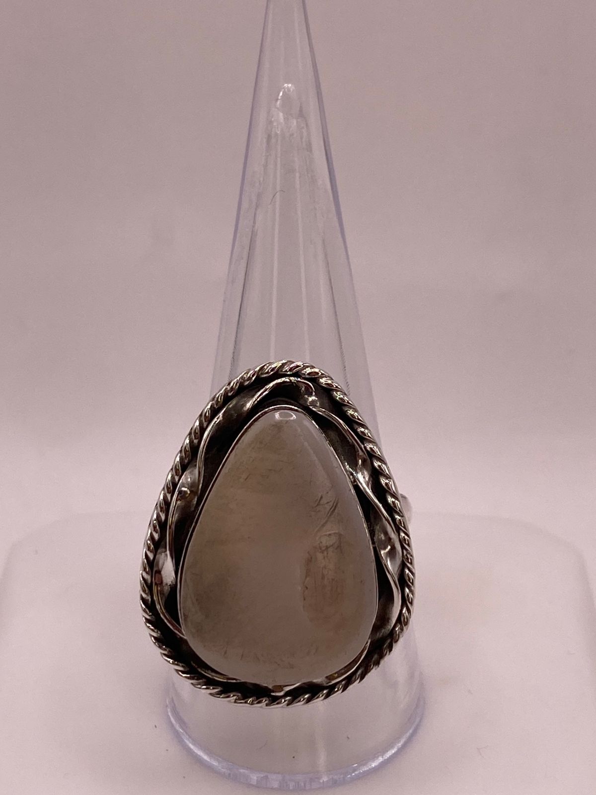 Anillo Ajustable de Plata 925 con Piedra Jade Marfil