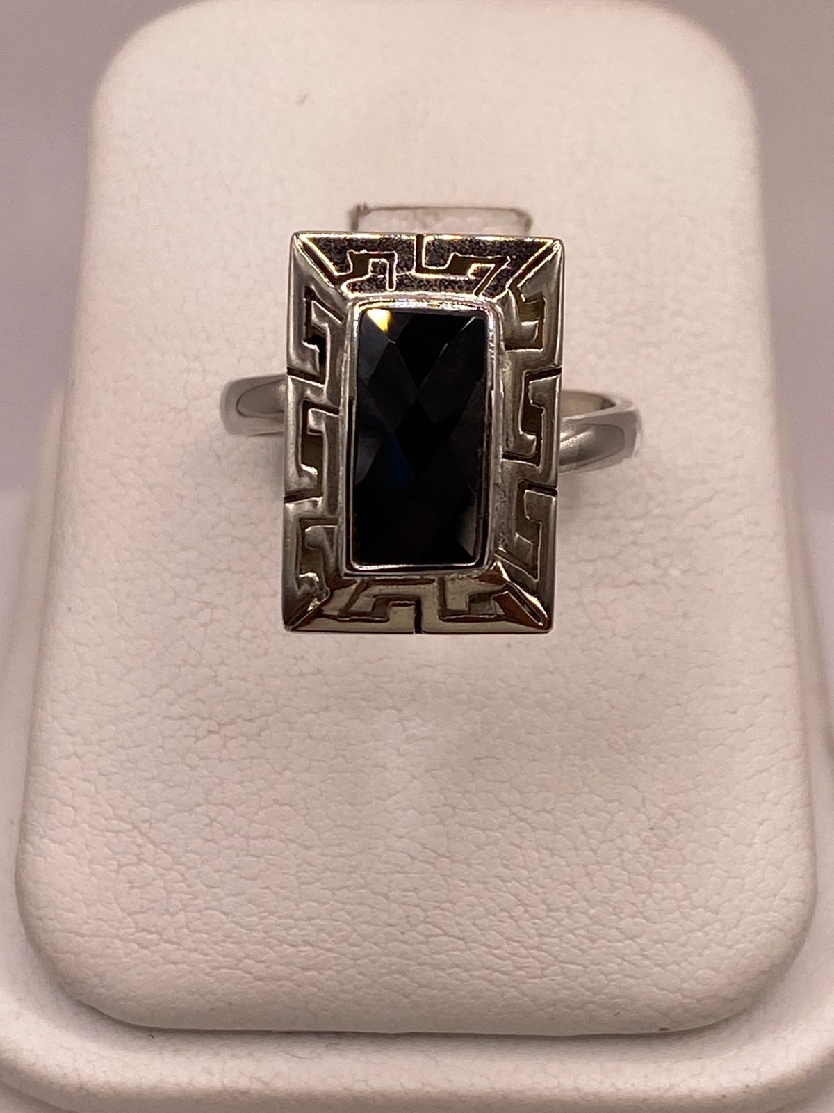 Anillo Ajustable de Plata 925 con Zirconia Negra Rectangular y Diseño de Grecas