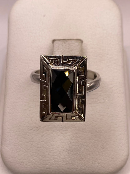 Anillo Ajustable de Plata 925 con Zirconia Negra Rectangular y Diseño de Grecas