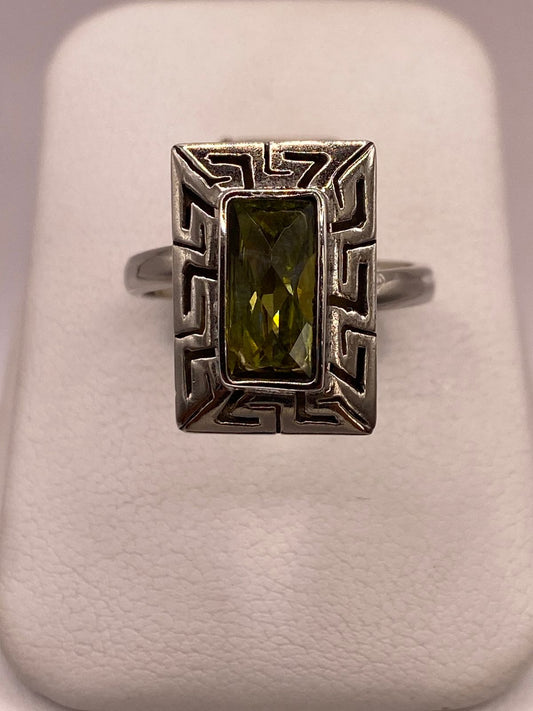 Anillo Ajustable de Plata 925 con Zirconia Verde Olivo, Diseño Rectangular con Grecas
