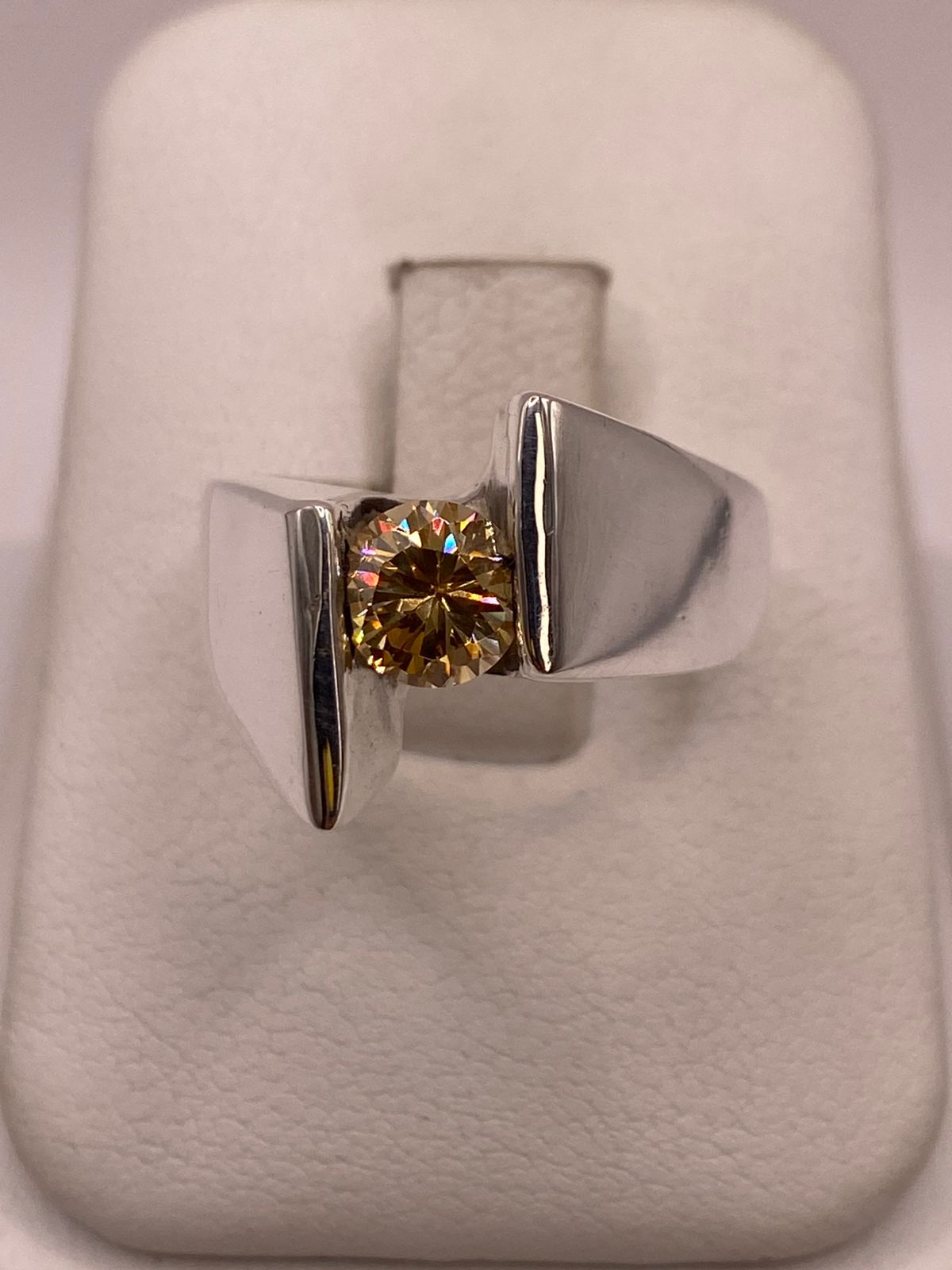 ANILLO ARTESANAL CON  ZIRCONIA EN PLATA LEY .925