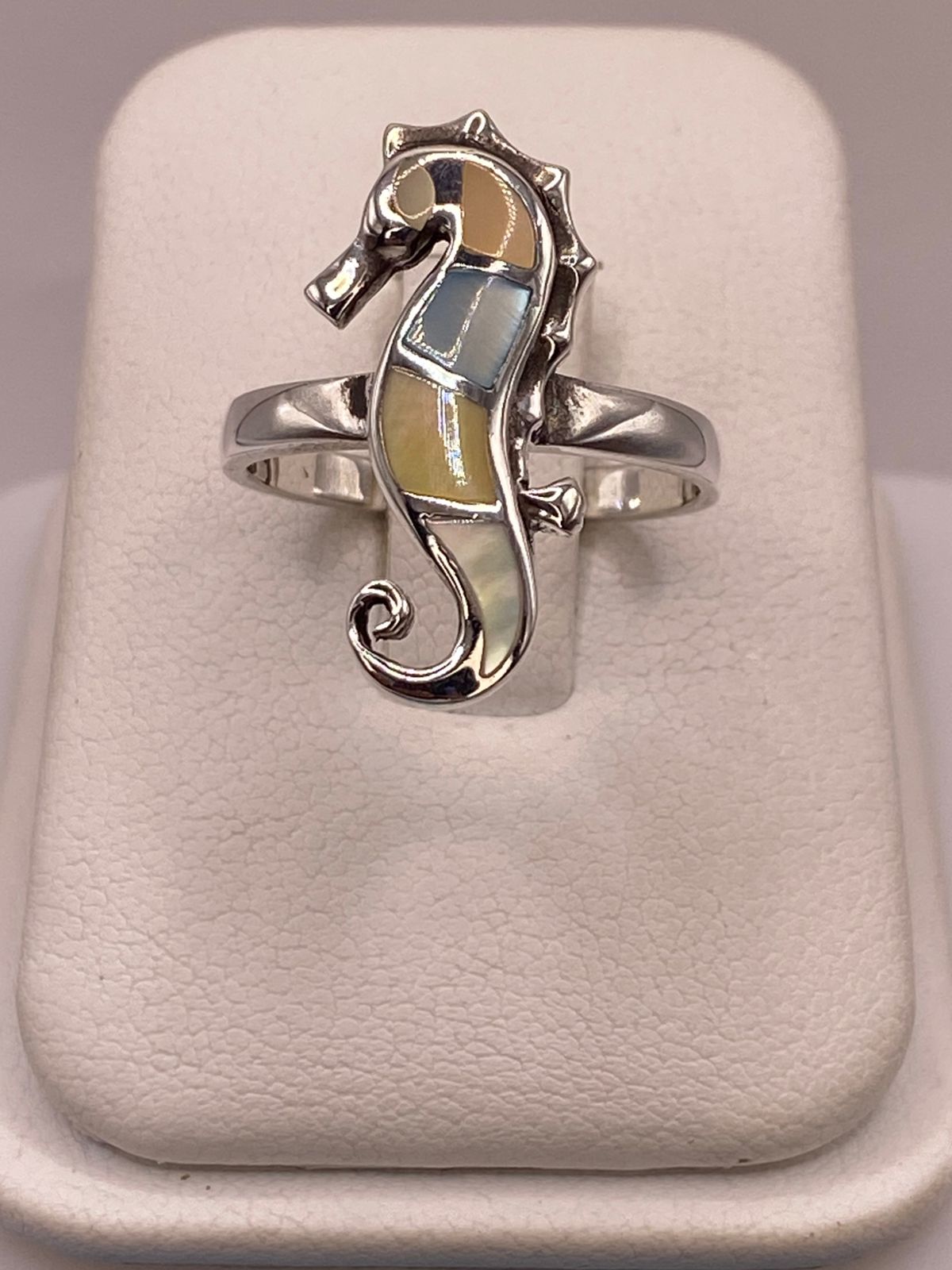 Anillo Artesanal Caballito de Mar de Plata Ley 925 con Nácar Multicolor