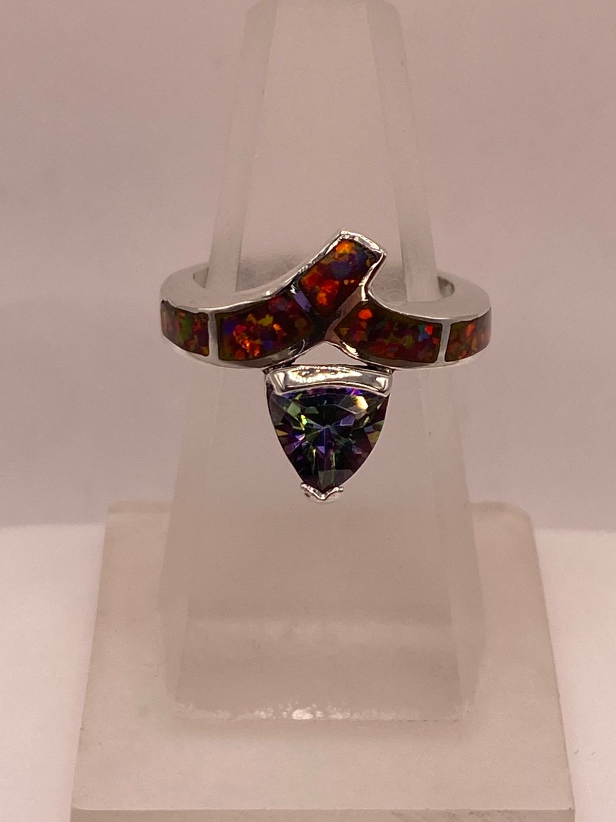 Anillo Artesanal de Plata Ley 950 con Ópalo de Fuego y Zirconia