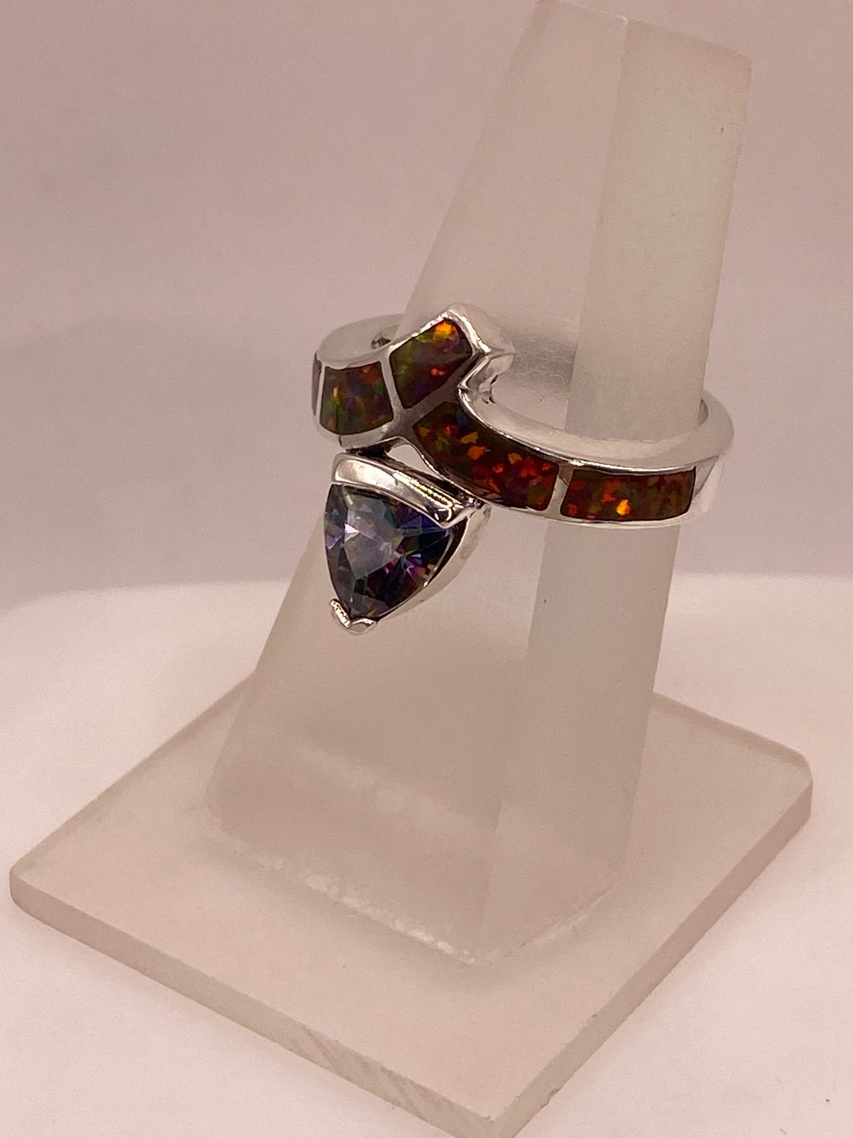 Anillo Artesanal de Plata Ley 950 con Ópalo de Fuego y Zirconia