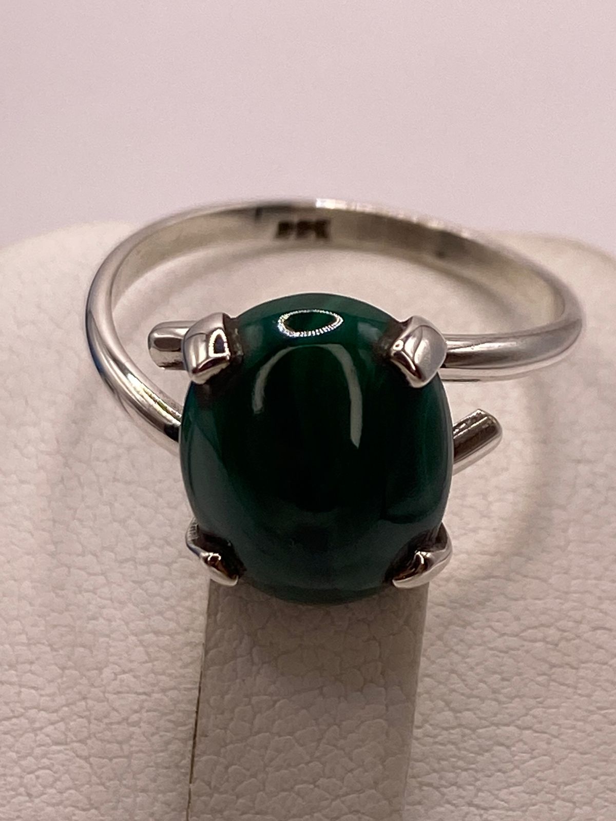 Anillo Artesanal de Plata Ley 925 con Ágata Verde Natural