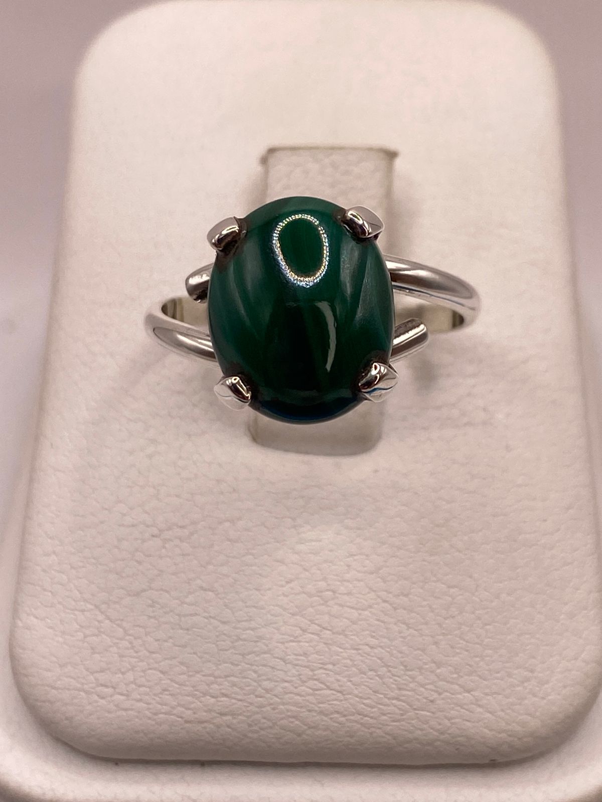 Anillo Artesanal de Plata Ley 925 con Ágata Verde Natural