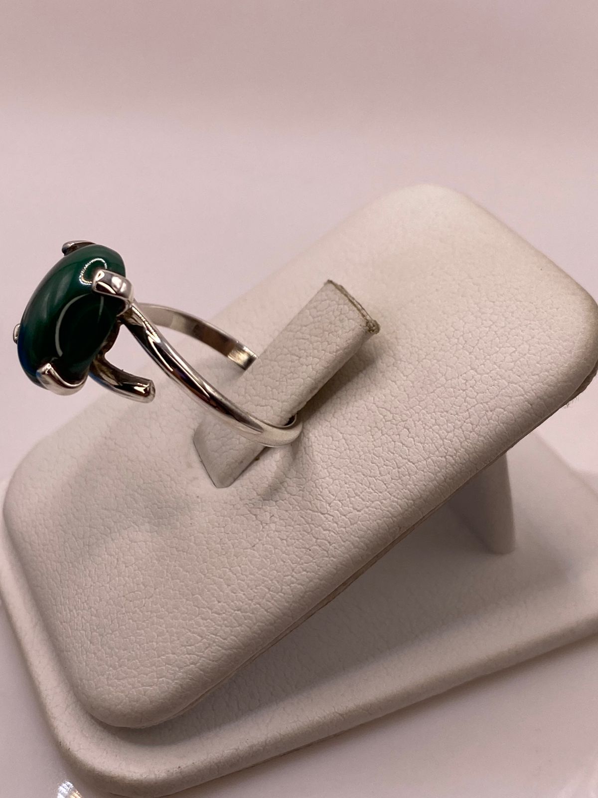 Anillo Artesanal de Plata Ley 925 con Ágata Verde Natural