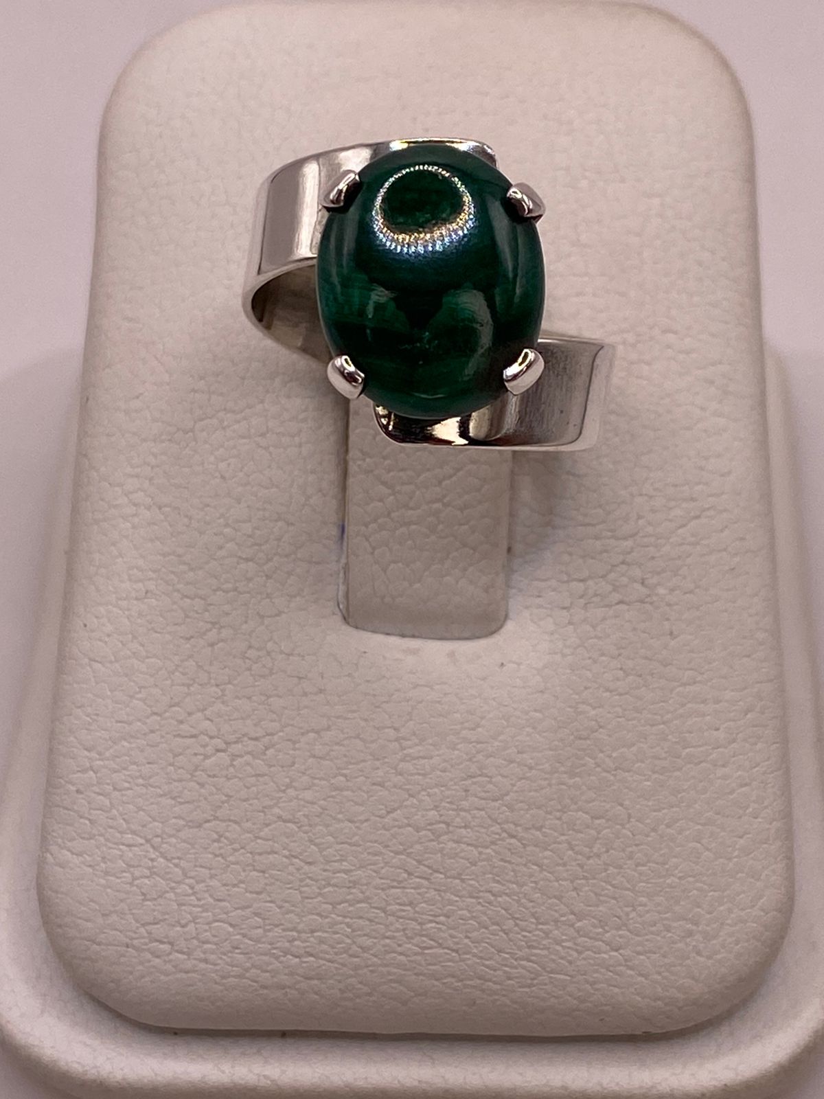 Anillo Artesanal de Plata Ley 925 con Ágata Verde Natural