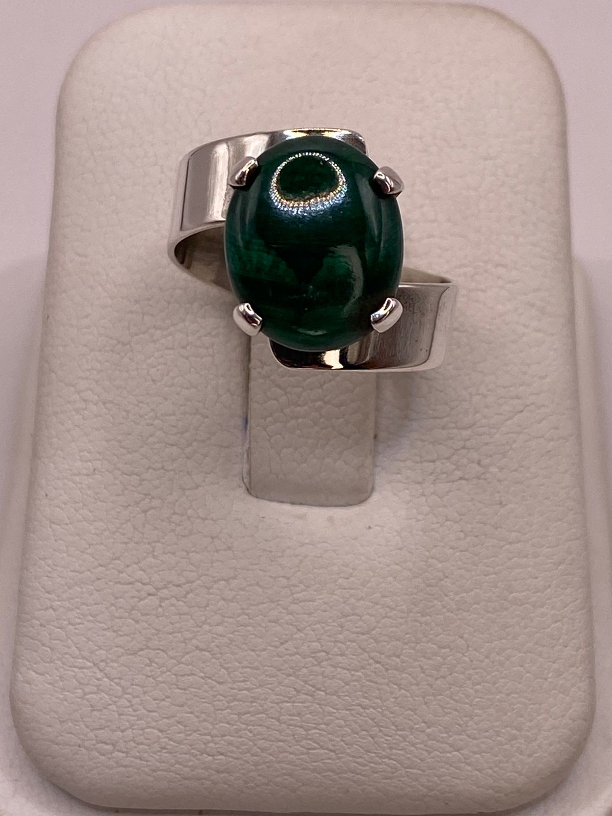 Anillo Artesanal de Plata Ley 925 con Ágata Verde Natural