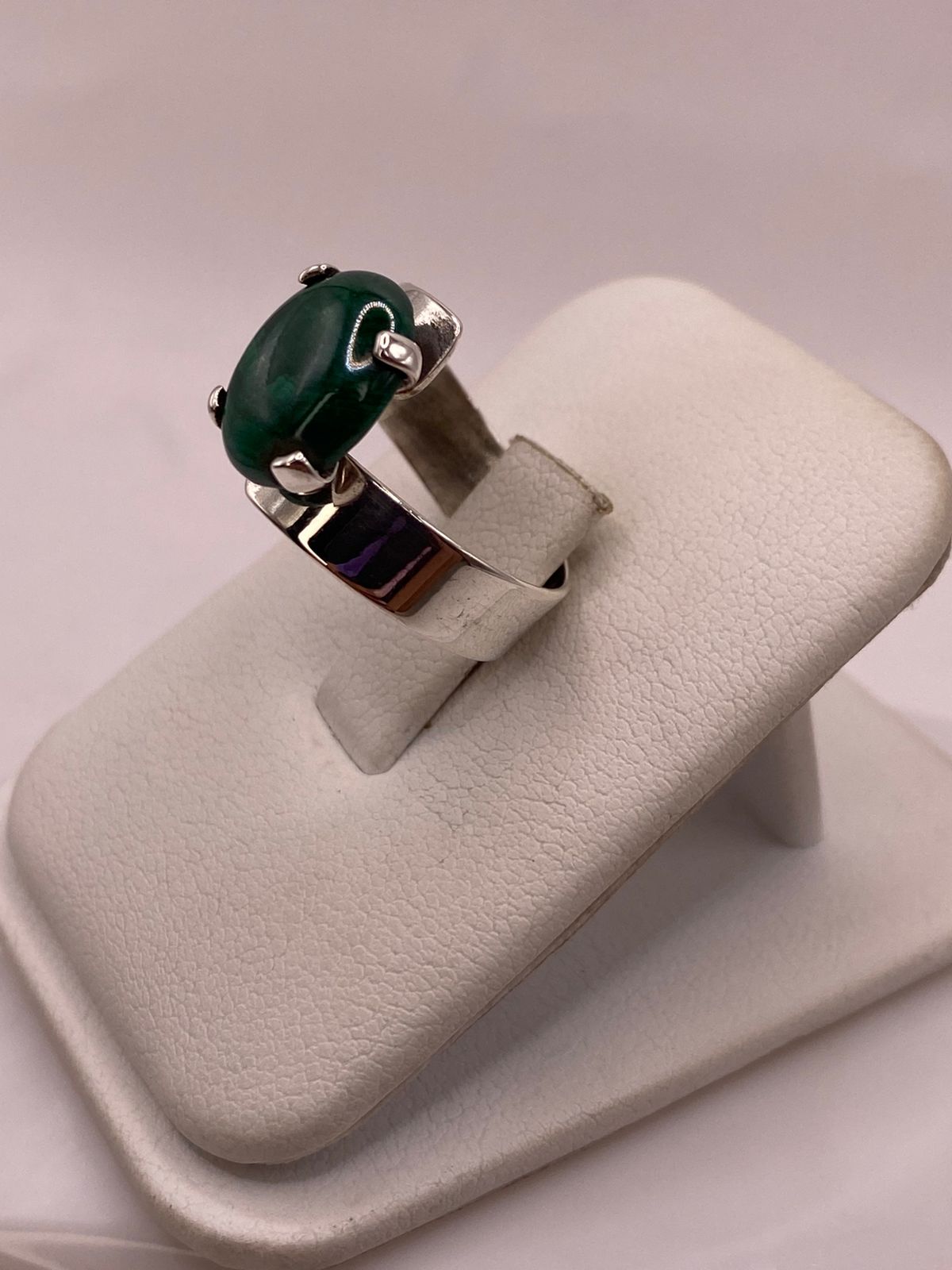 Anillo Artesanal de Plata Ley 925 con Ágata Verde Natural