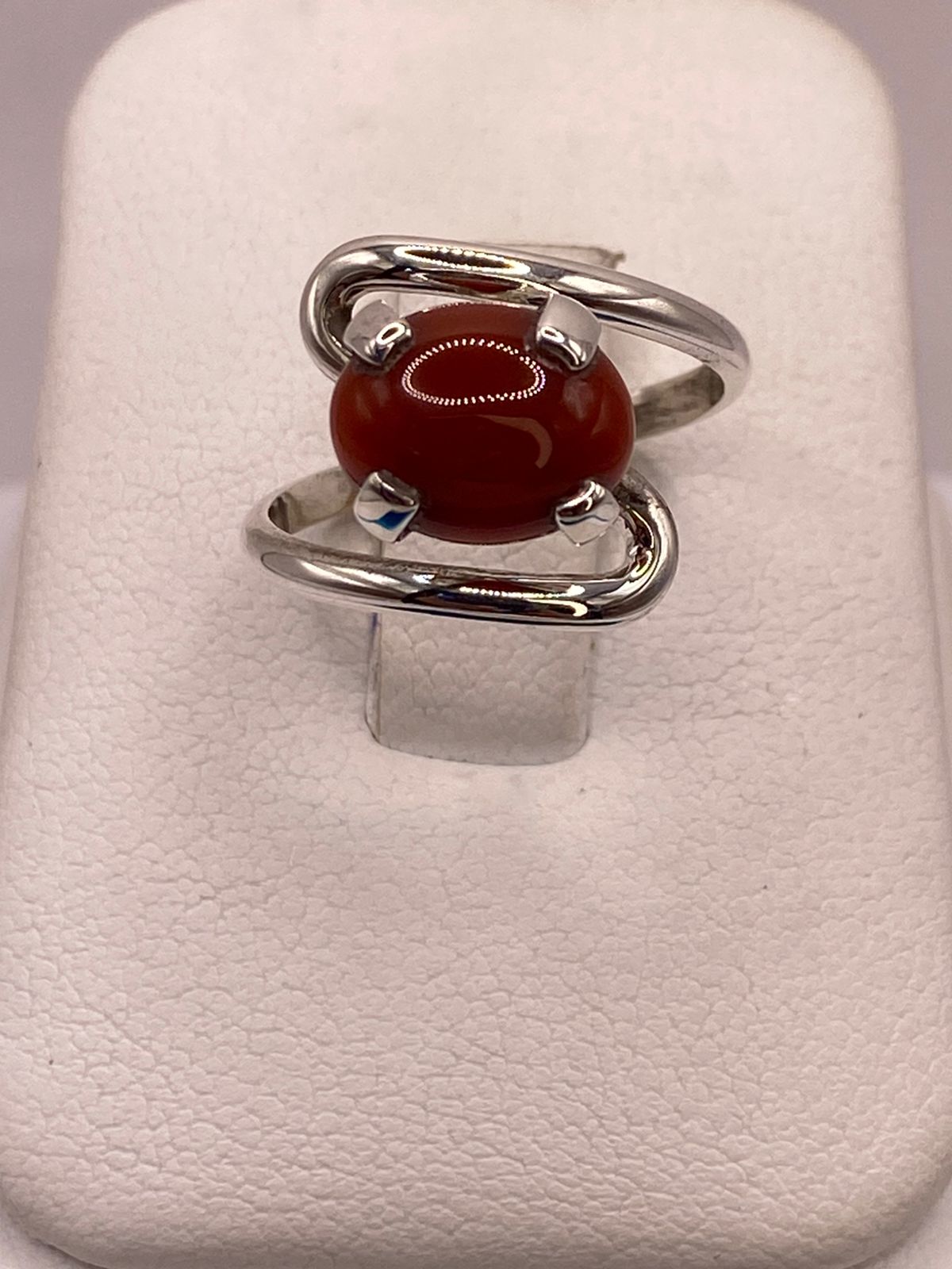 ANILLO ARTESANAL DE PLATA LEY 925 CON CORNALINA NATURAL
