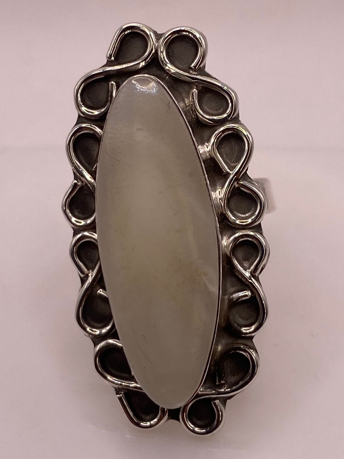 Anillo Artesanal de Plata Ley 925 con Jade Blanca