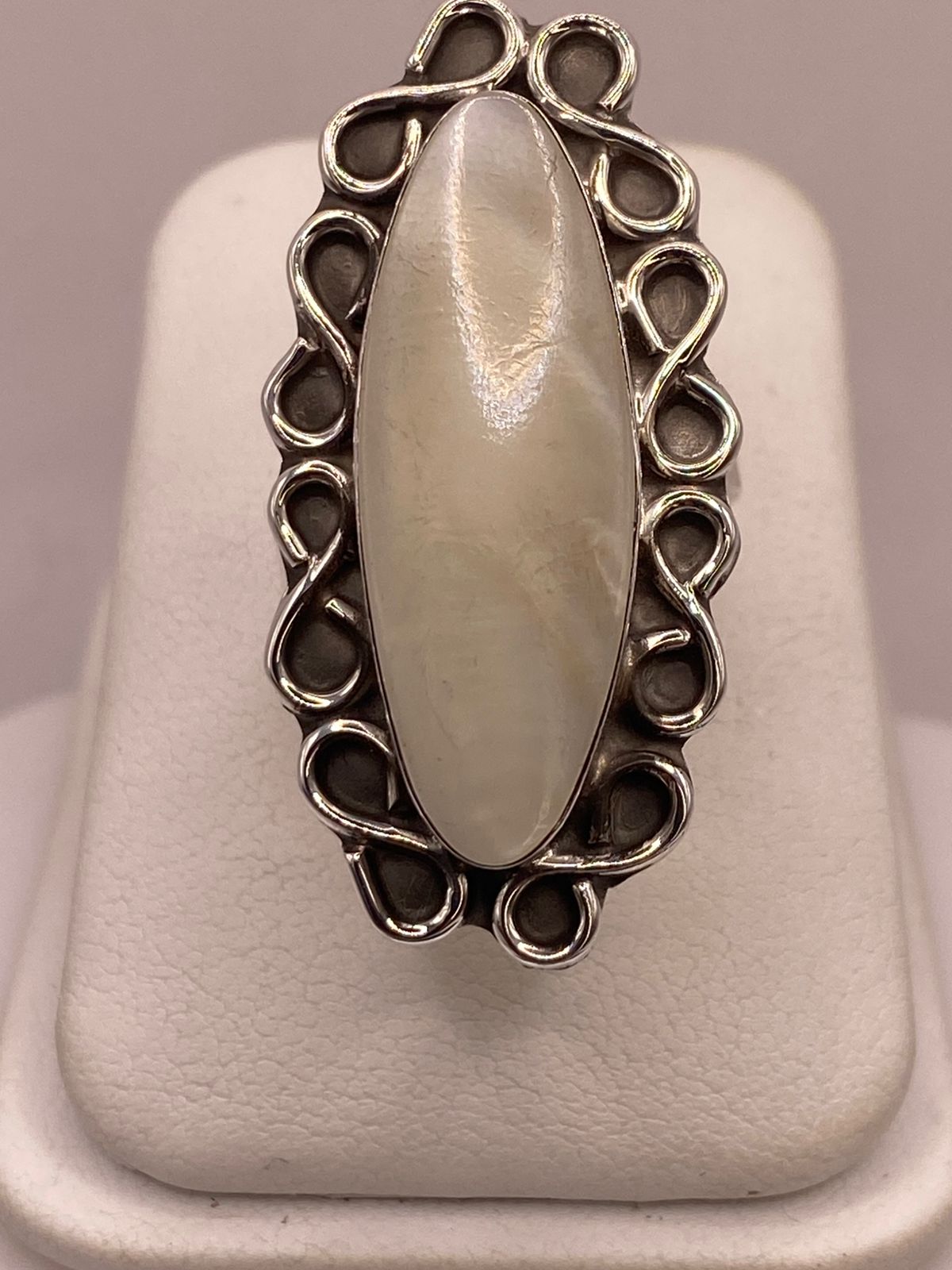 Anillo Artesanal de Plata Ley 925 con Jade Blanca
