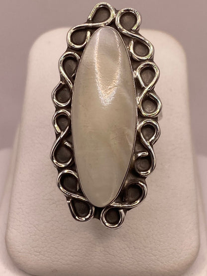 Anillo Artesanal de Plata Ley 925 con Jade Blanca