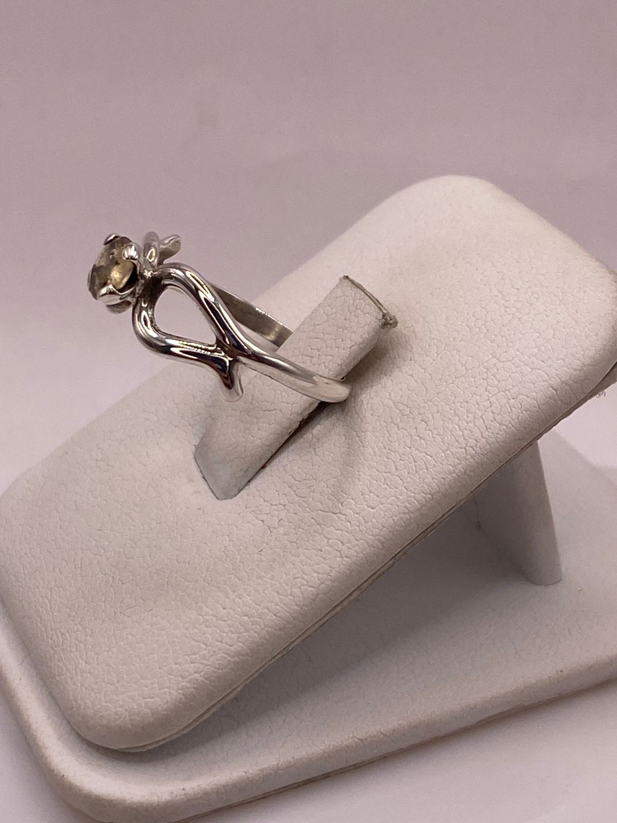 Anillo Artesanal de Plata Ley 925 con Labradorita Natural