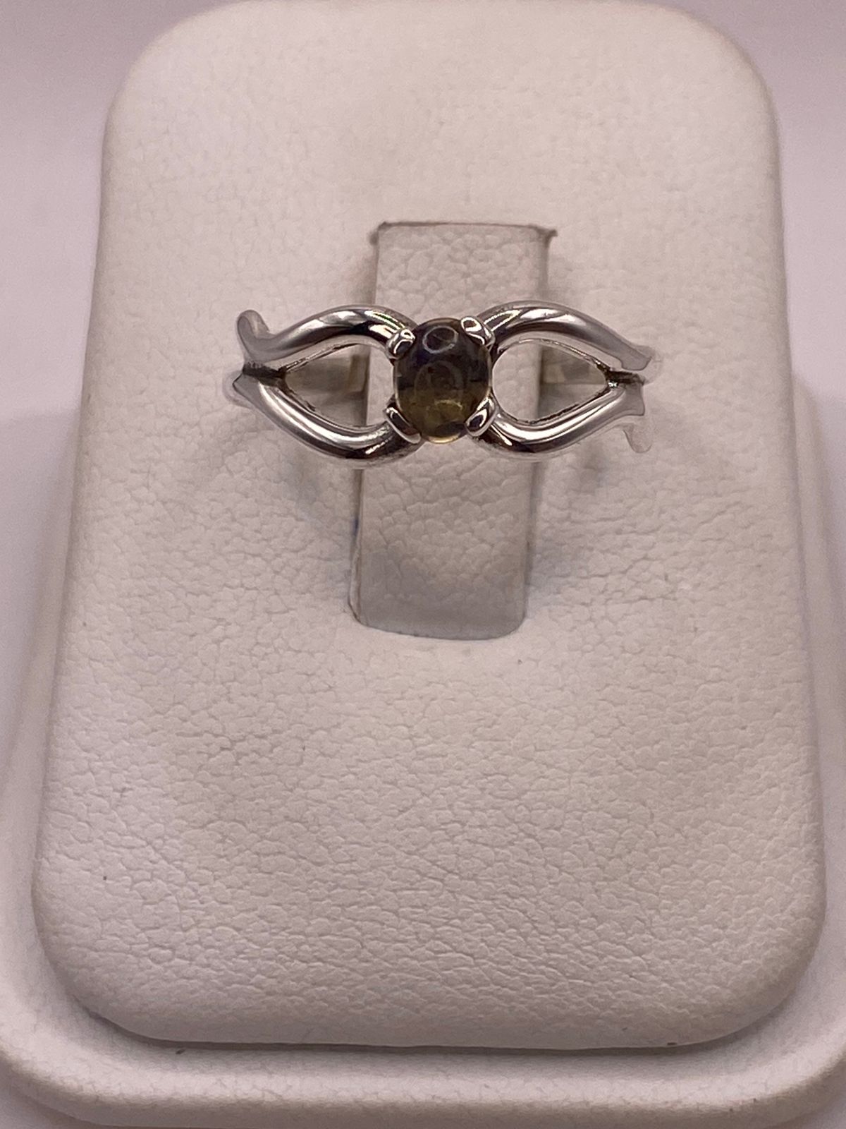 Anillo Artesanal de Plata Ley 925 con Labradorita Natural