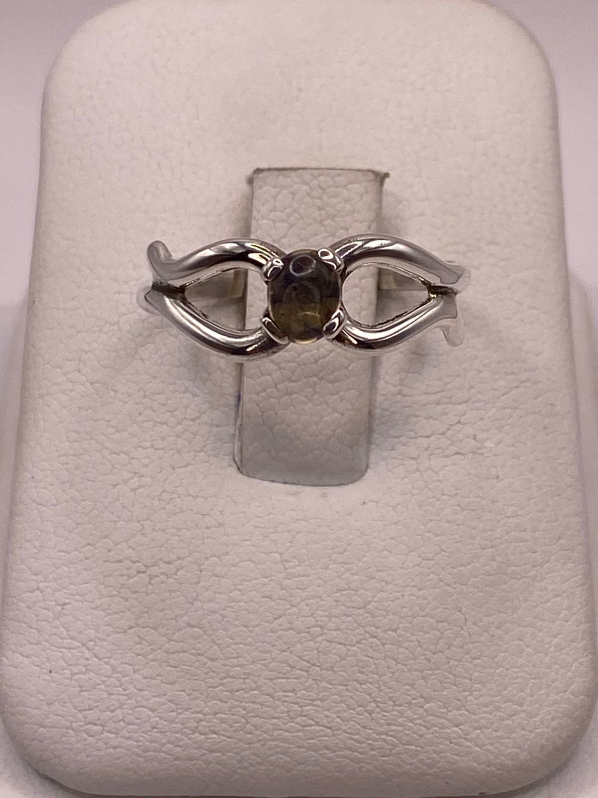 Anillo Artesanal de Plata Ley 925 con Labradorita Natural