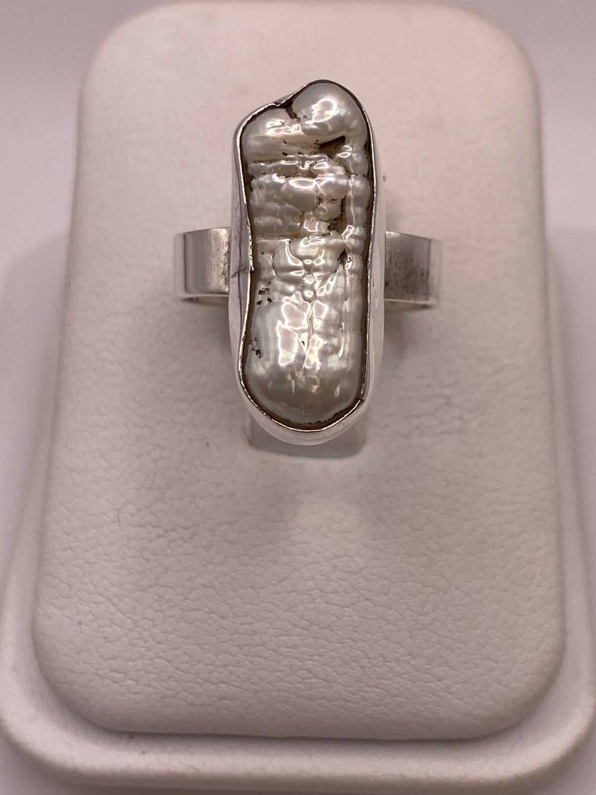 Anillo Artesanal de Plata Ley 925 con Nácar Natural