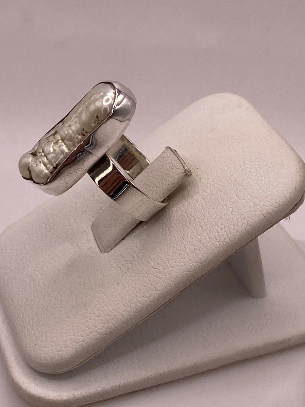 Anillo Artesanal de Plata Ley 925 con Nácar Natural