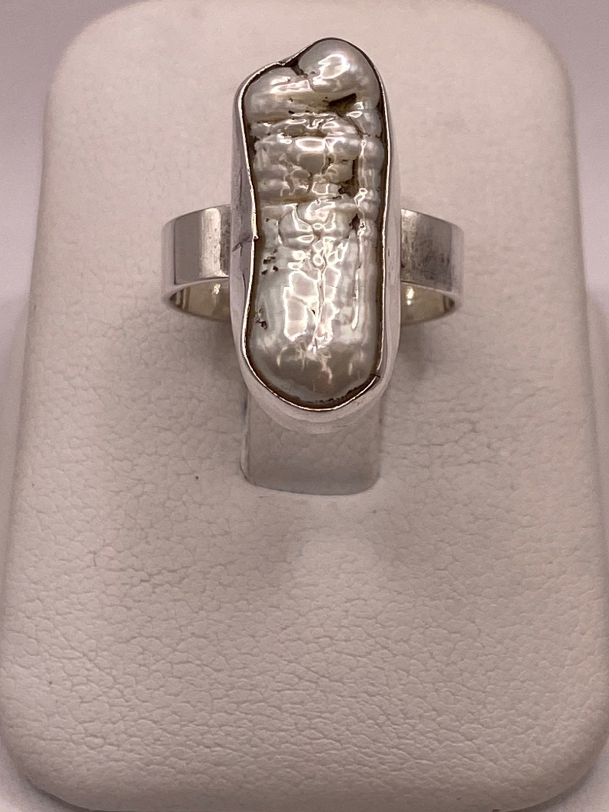 Anillo Artesanal de Plata Ley 925 con Nácar Natural