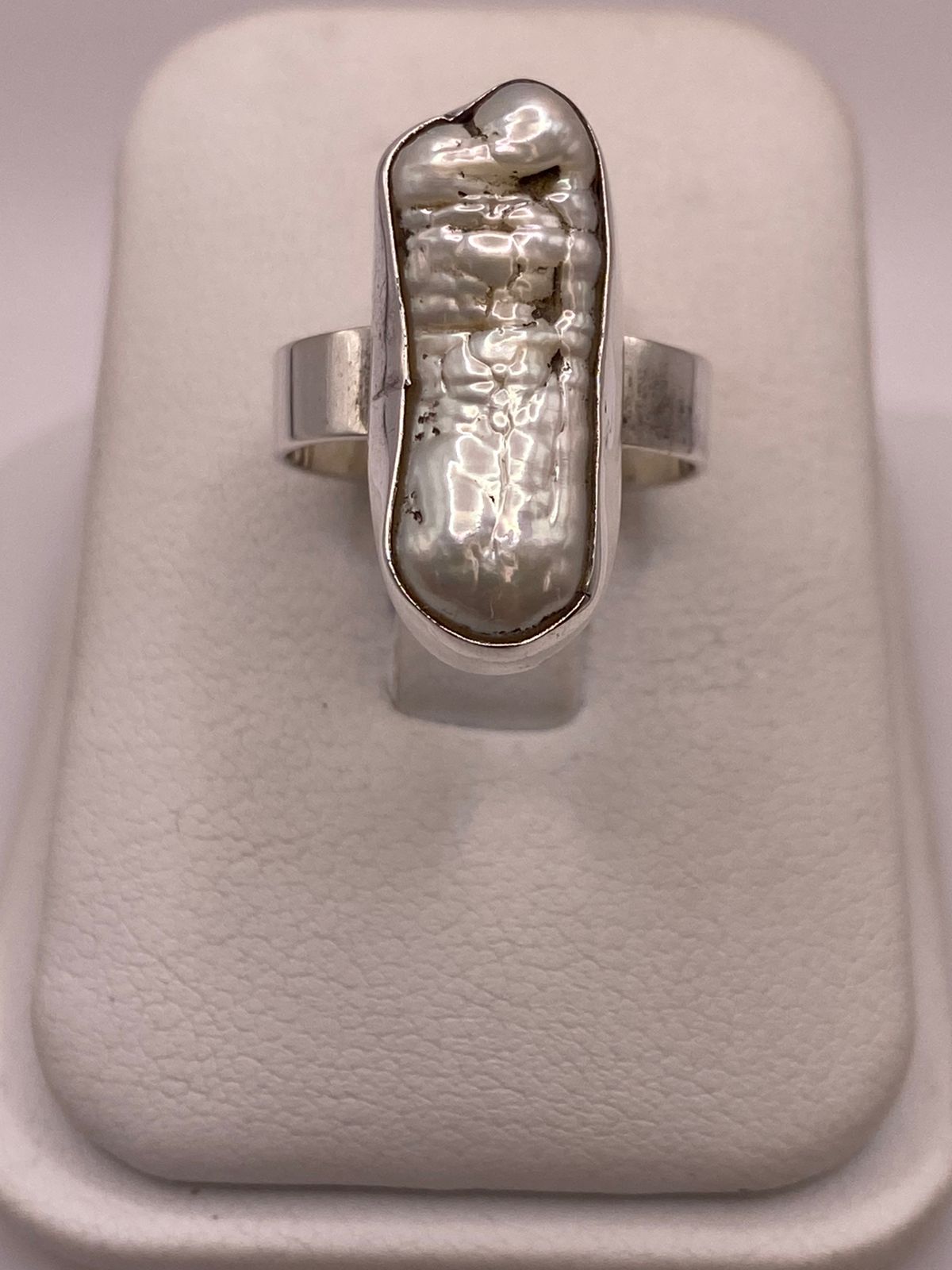 Anillo Artesanal de Plata Ley 925 con Nácar Natural