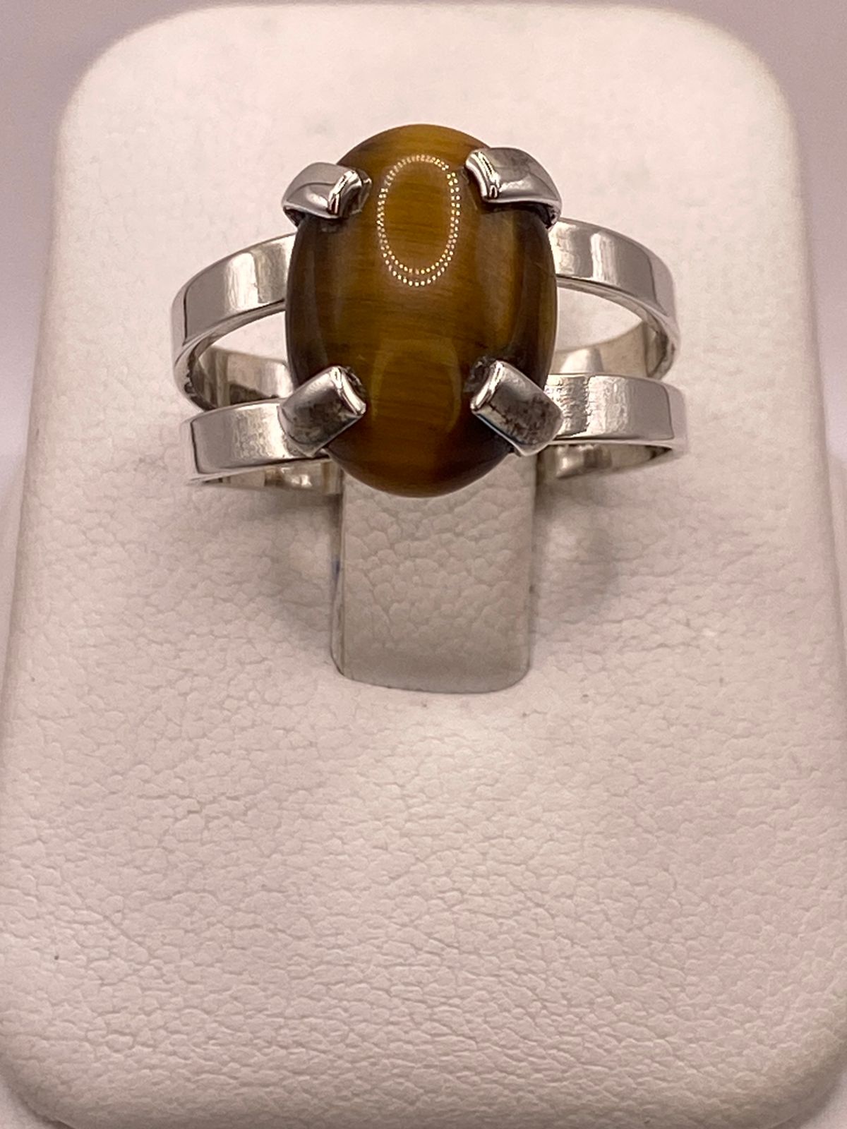 ANILLO ARTESANAL DE PLATA LEY 925 CON OJO DE TIGRE NATURAL