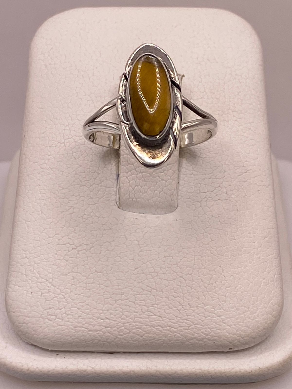 Anillo Artesanal de Plata Ley 925 con Ojo de Tigre Natural