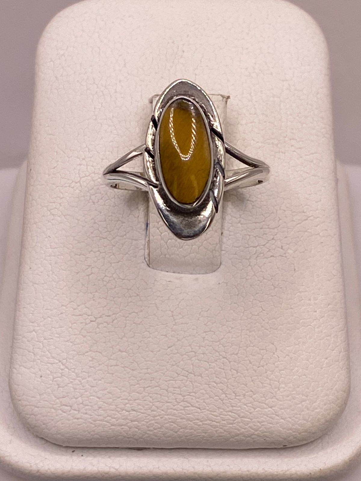 Anillo Artesanal de Plata Ley 925 con Ojo de Tigre Natural