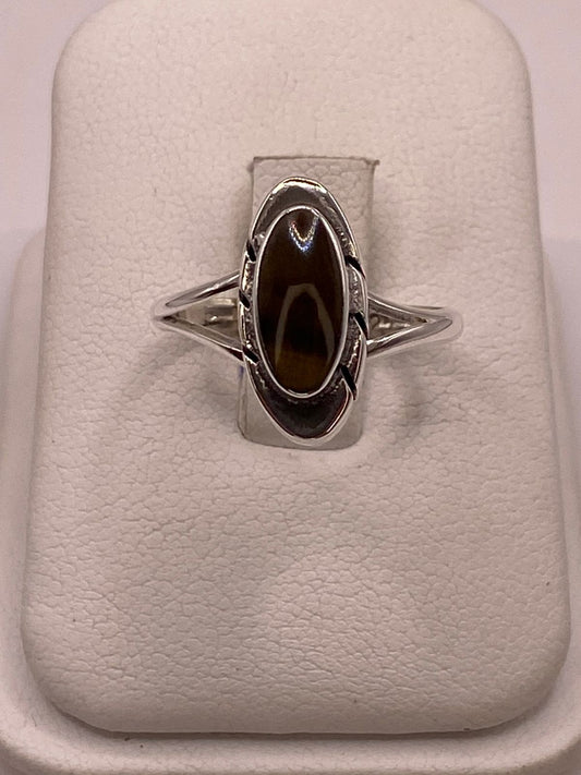Anillo Artesanal de Plata Ley 925 con Ojo de Tigre Natural, vista frontal