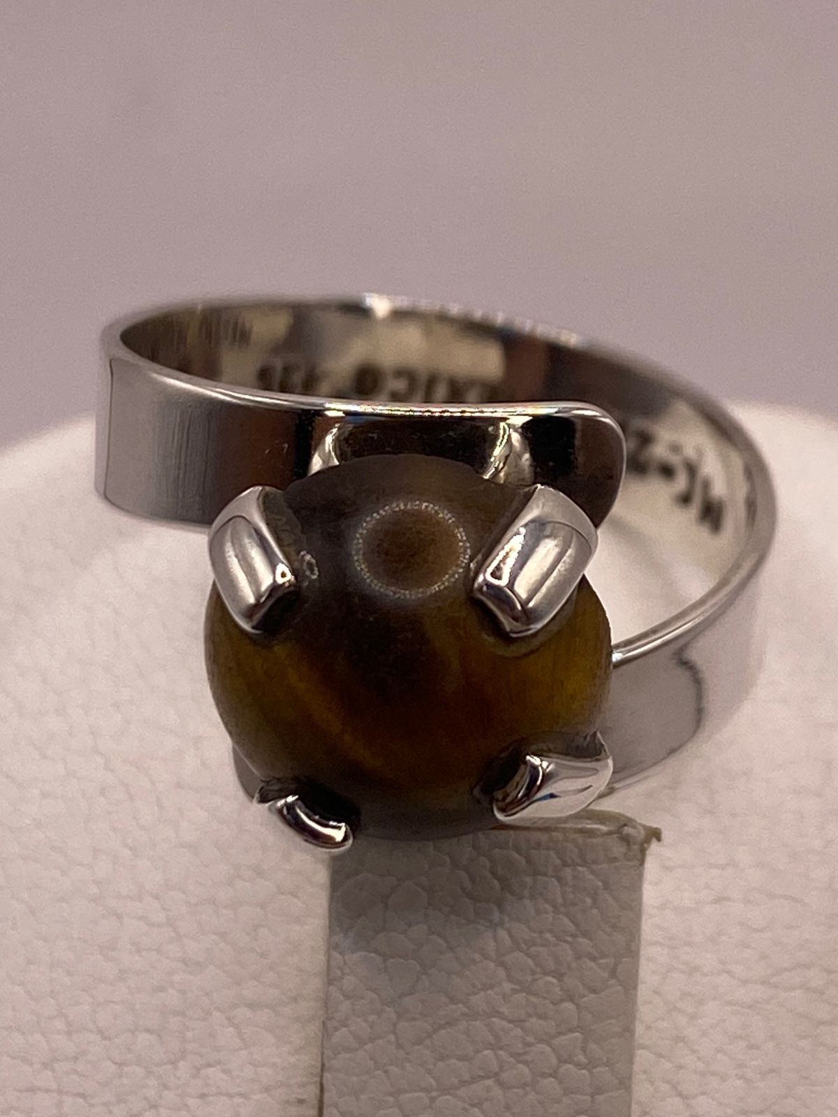 Anillo Artesanal de Plata Ley 925 con Ojo de Tigre Natural