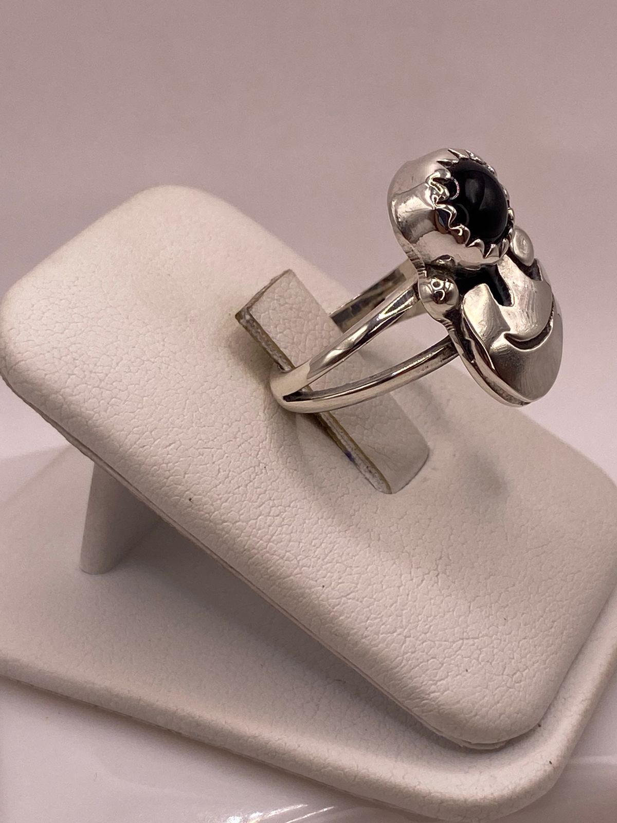 ANILLO ARTESANAL DE PLATA LEY 925 CON ÓNIX