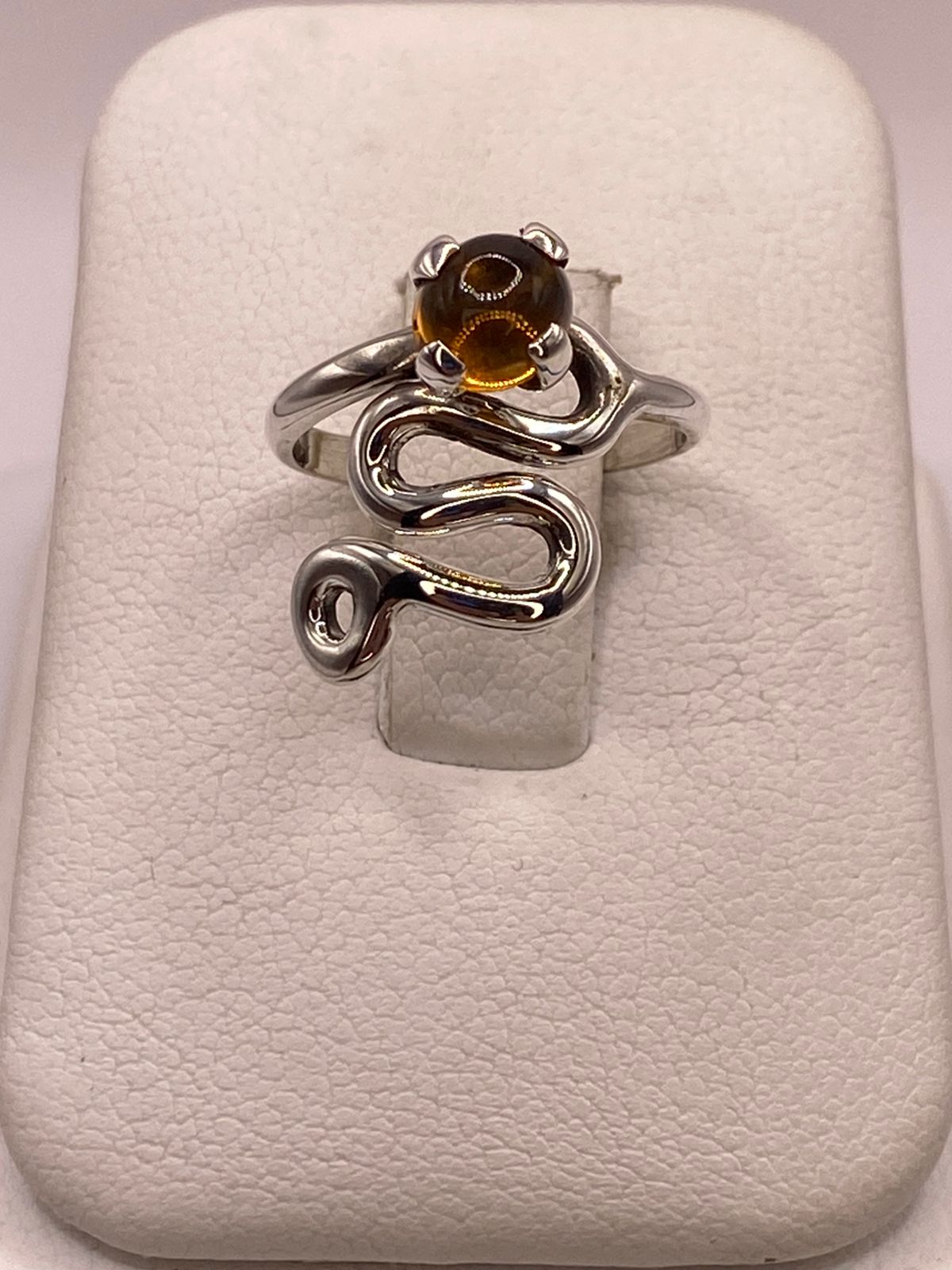 Anillo Artesanal de Plata Ley 925 con Piedra Ámbar