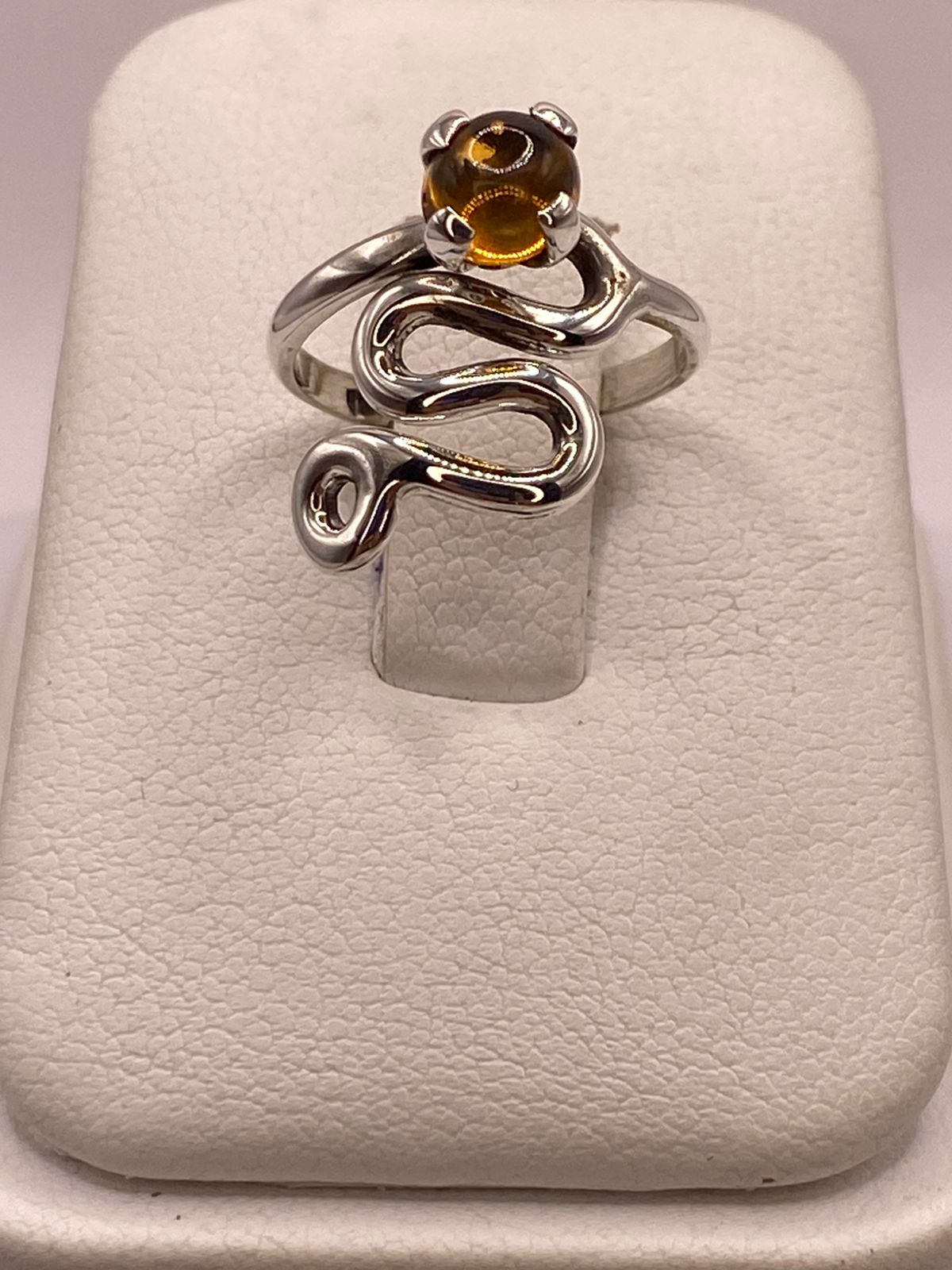 Anillo Artesanal de Plata Ley 925 con Piedra Ámbar