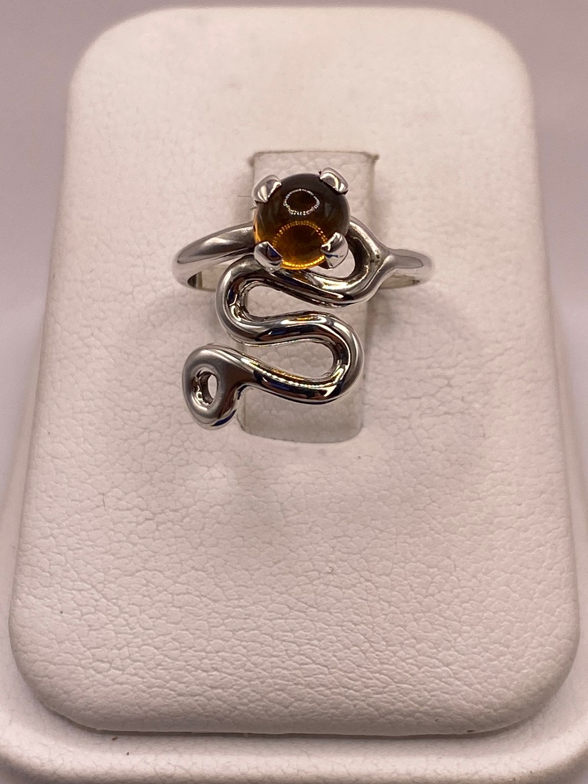 Anillo Artesanal de Plata Ley 925 con Piedra Ámbar