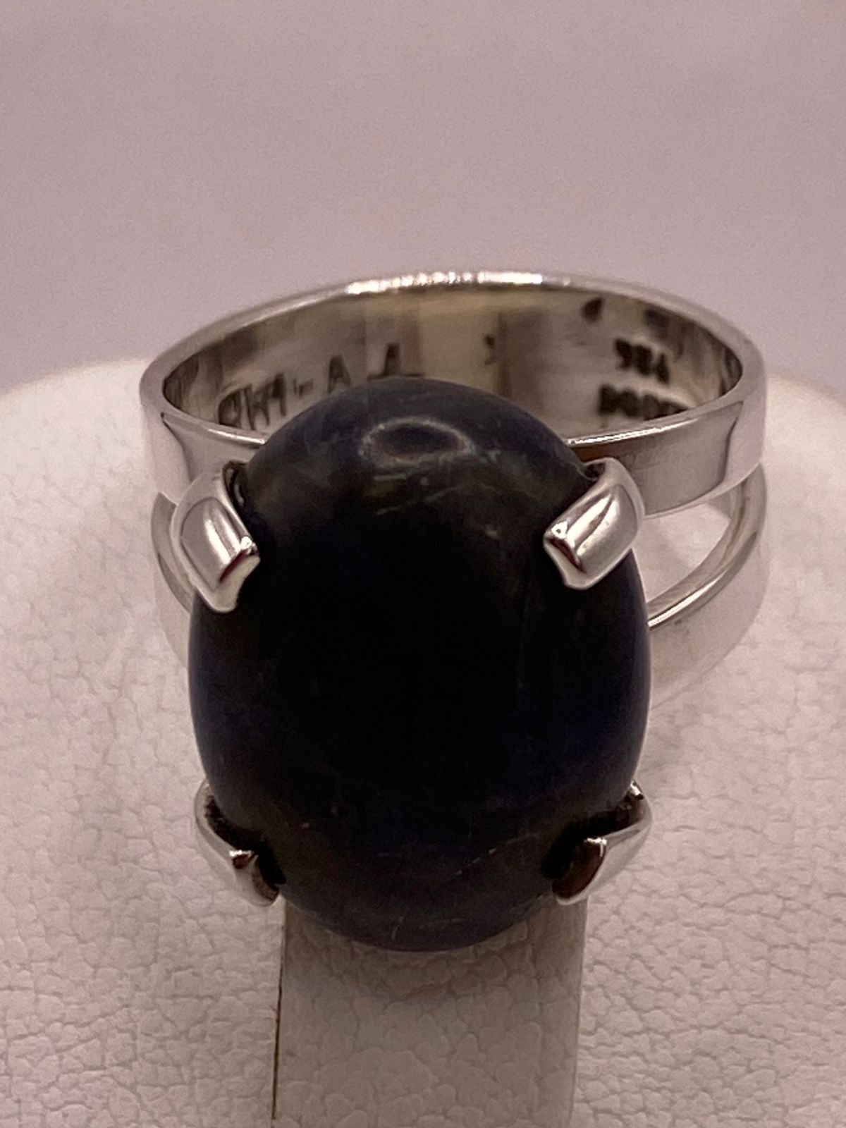 Anillo Artesanal de Plata Ley 925 con Sodalita Natural