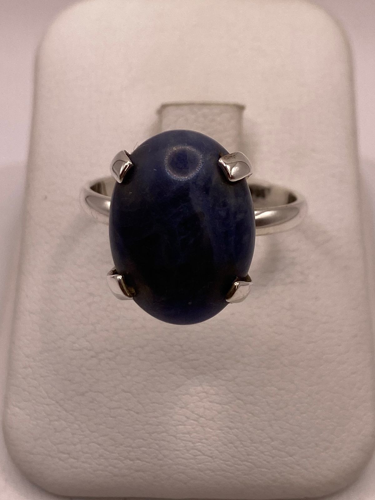 Anillo Artesanal de Plata Ley 925 con Sodalita Natural