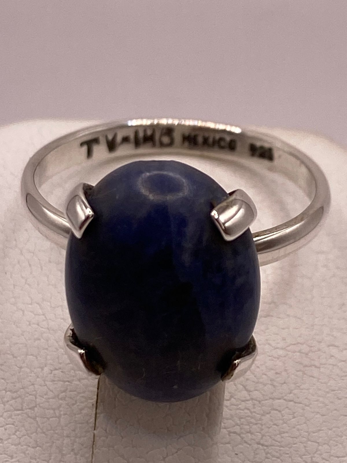 Anillo Artesanal de Plata Ley 925 con Sodalita Natural