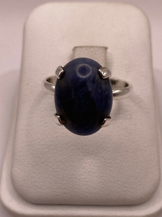ANILLO ARTESANAL DE PLATA LEY 925 CON SODALITA NATURAL