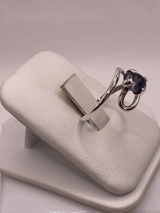 Anillo Artesanal de Plata Ley 925 con Tanzanita Cabochón, vista frontal