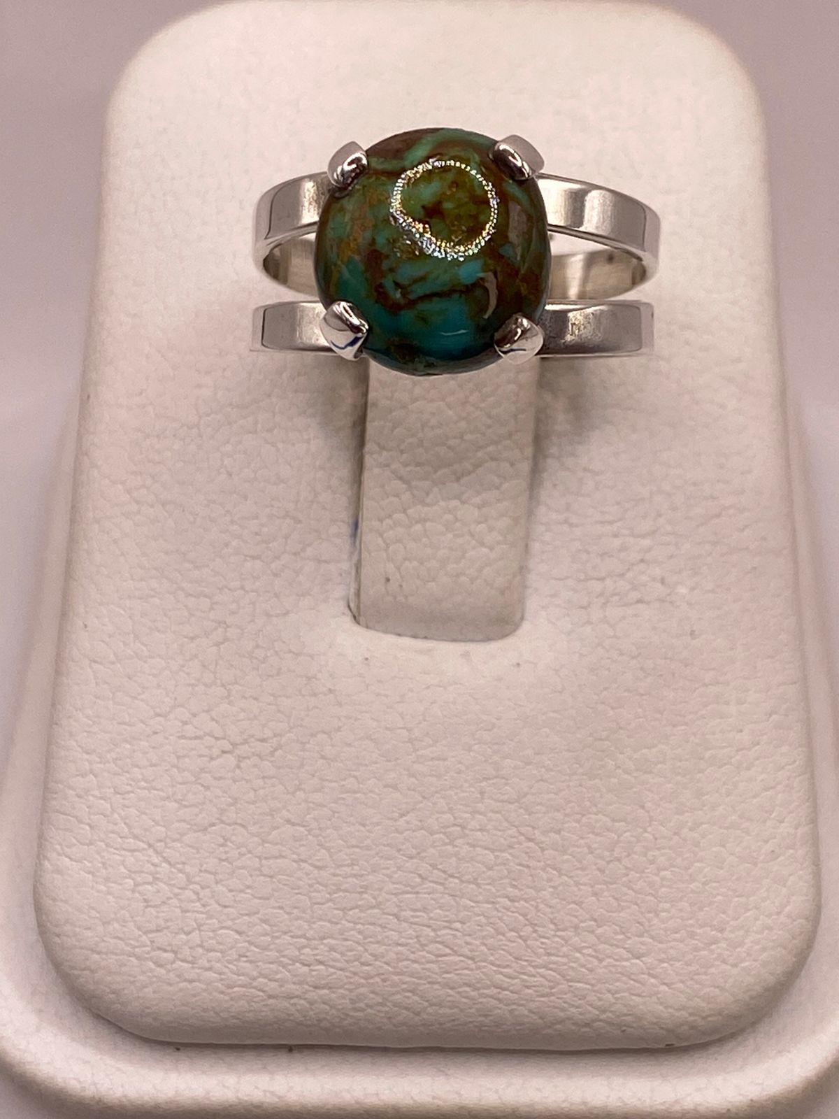 Anillo Artesanal de Plata Ley 925 con Turquesa Natural